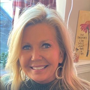 Meet your Posher, Cynthia